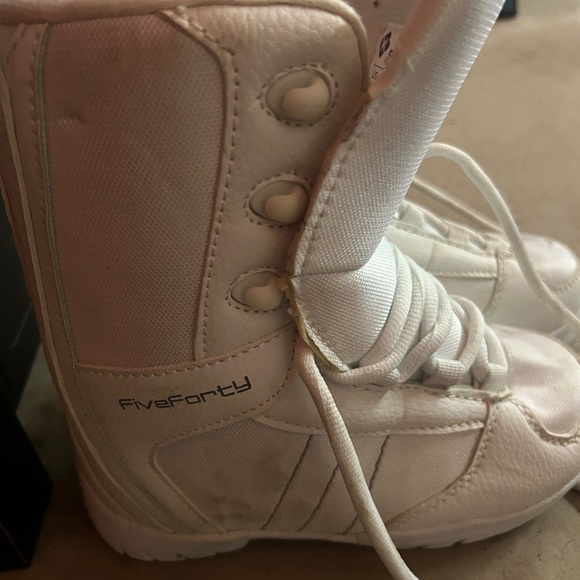 Youth size 3 snowboard boots - Picture 3 of 3